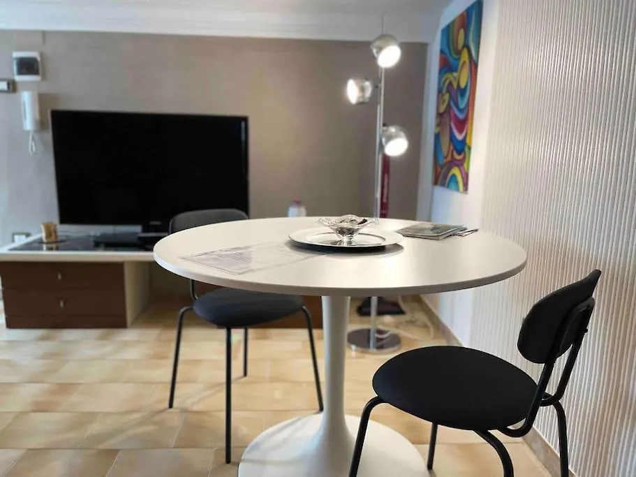 Appartamento Colibri /Center City Bari Italia